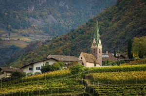 10 Must-Have Items: Packing List for Italy by Season