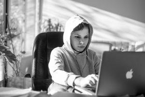 10 Profitable Side Hustles for Stay-at-Home Moms