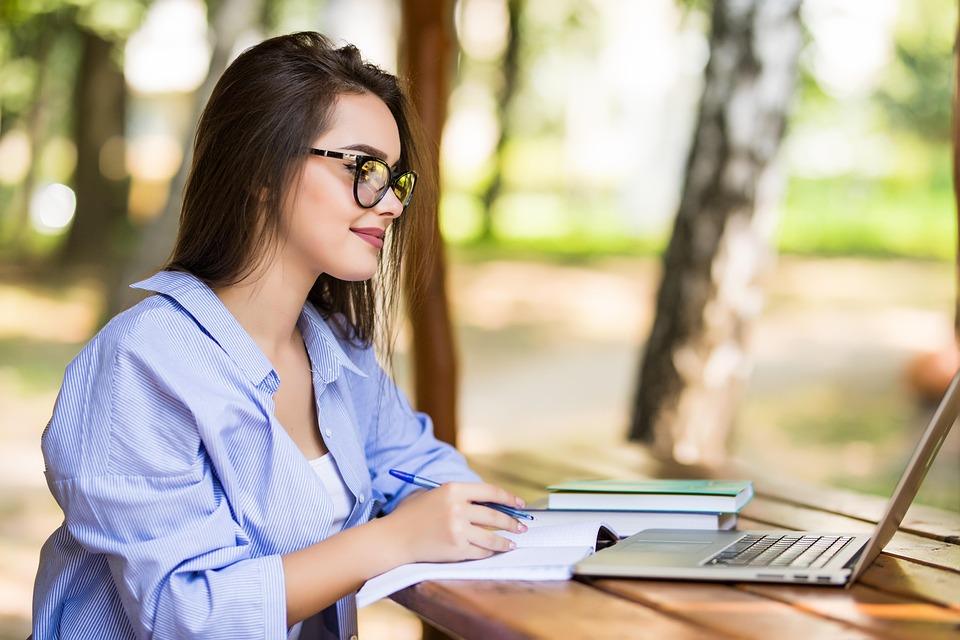 10 Short-Term Freelance Jobs That Pay Well Fast!