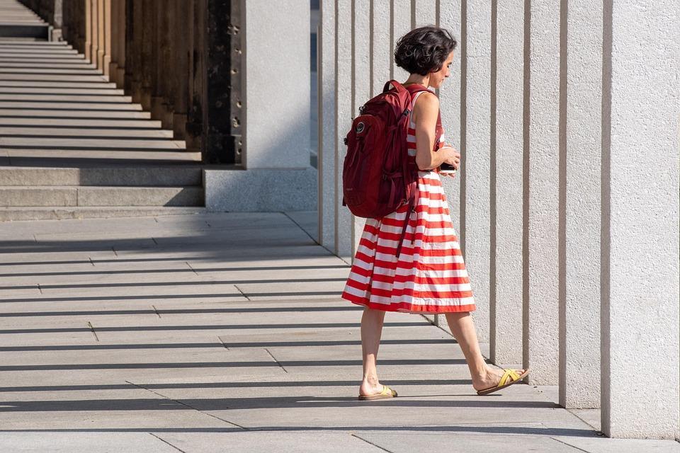 10 Smart Backpacks That Redefine Every Commute