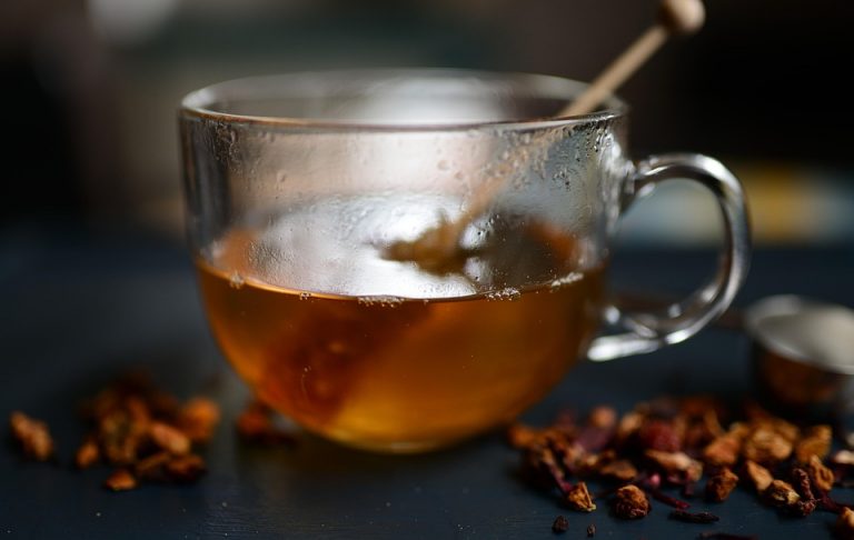 7 Gut Health Teas to Balance Your Blood Sugar Naturally
