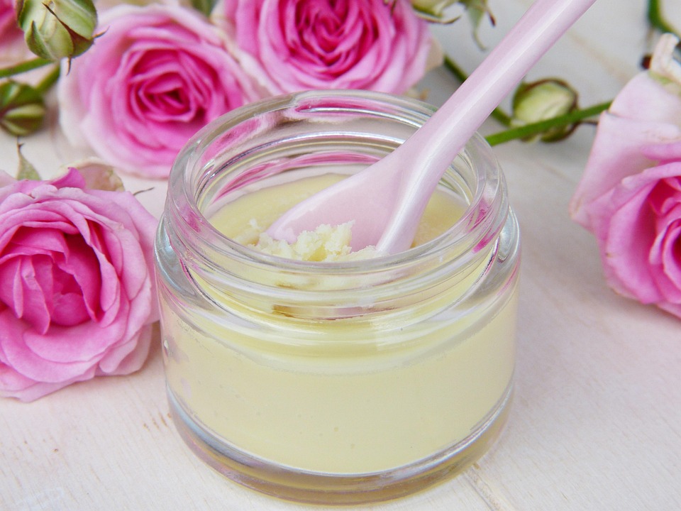 7 Incredible Hyaluronic Acid Benefits for Glowing Skin