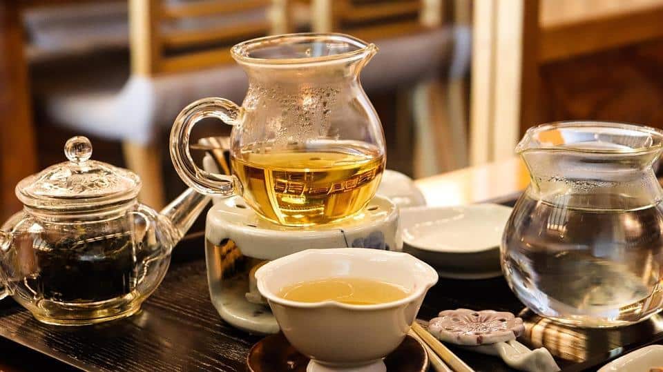 7 Traditional Teas to Balance Your Blood Sugar Naturally